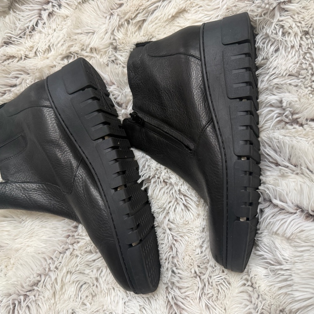 Vionic black leather wedge boots